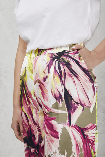 Pantaloni cropped con stampa maxi fiore - 4
